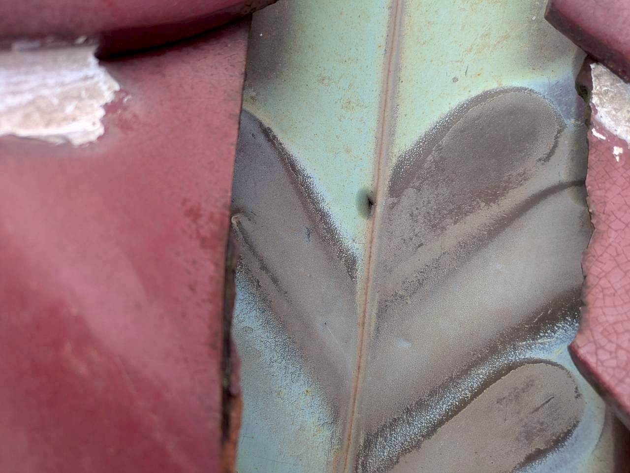 加古川市　谷板金の穴